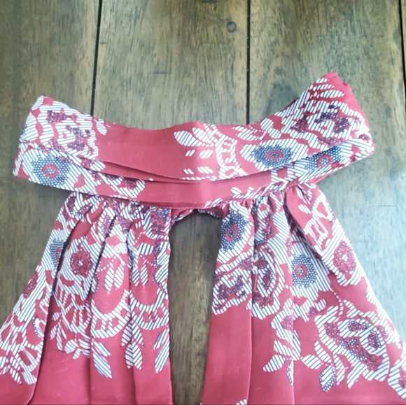 NWOT Maroon Flowered Cropped Top With Laced Open Back Tie Summer Top Size S - Picture 3 of 7